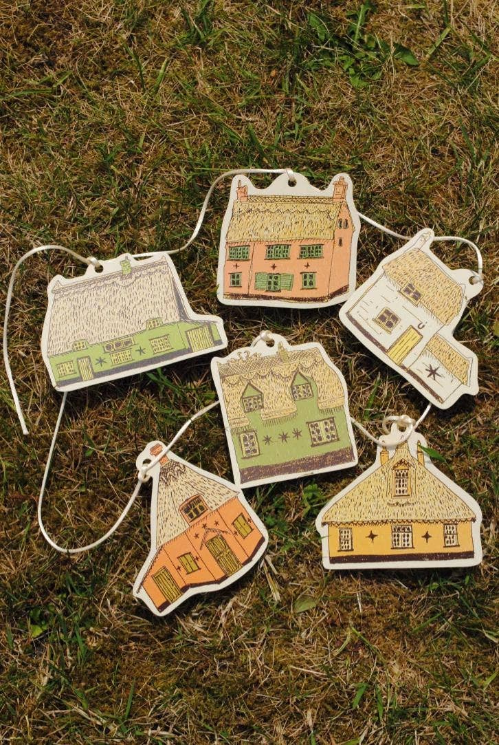 Illustrated Paper Garland -Thatched Cottage