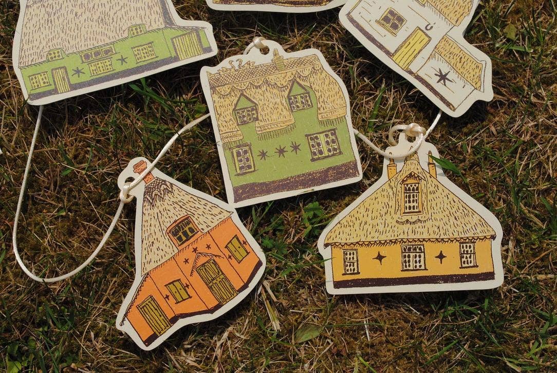 Illustrated Paper Garland -Thatched Cottage