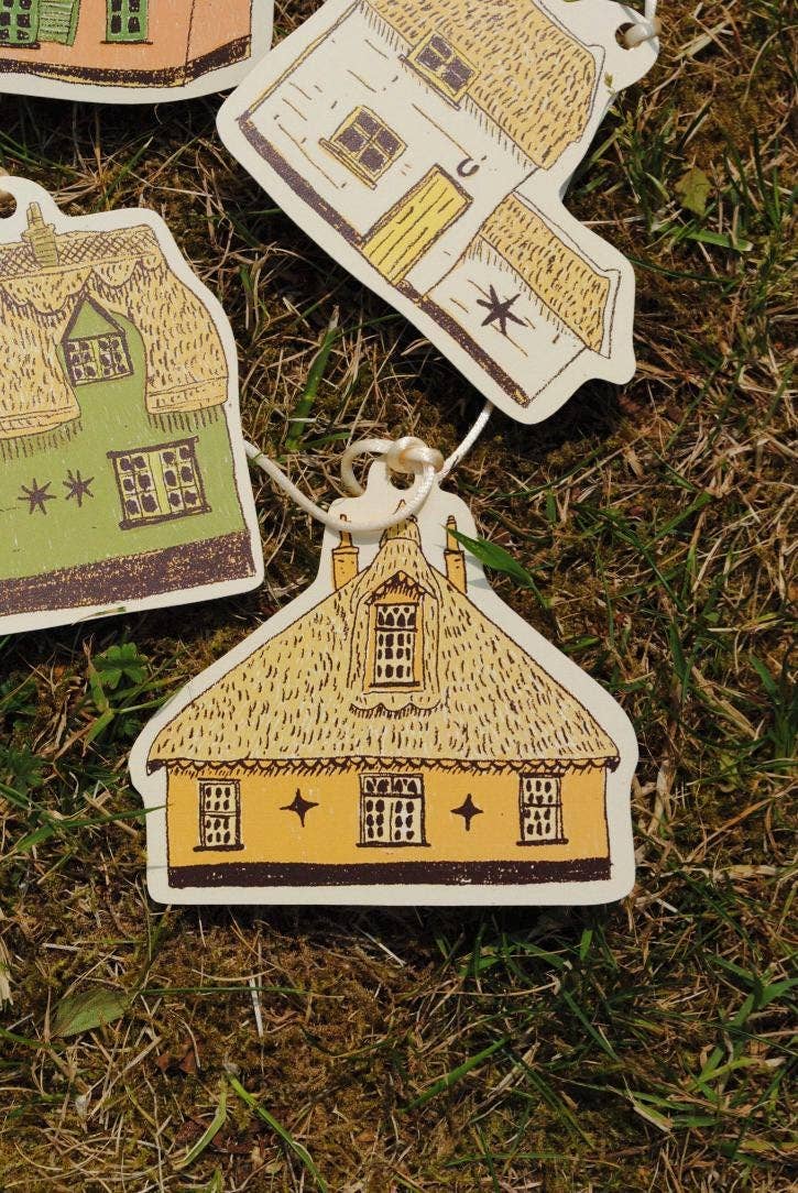 Illustrated Paper Garland -Thatched Cottage