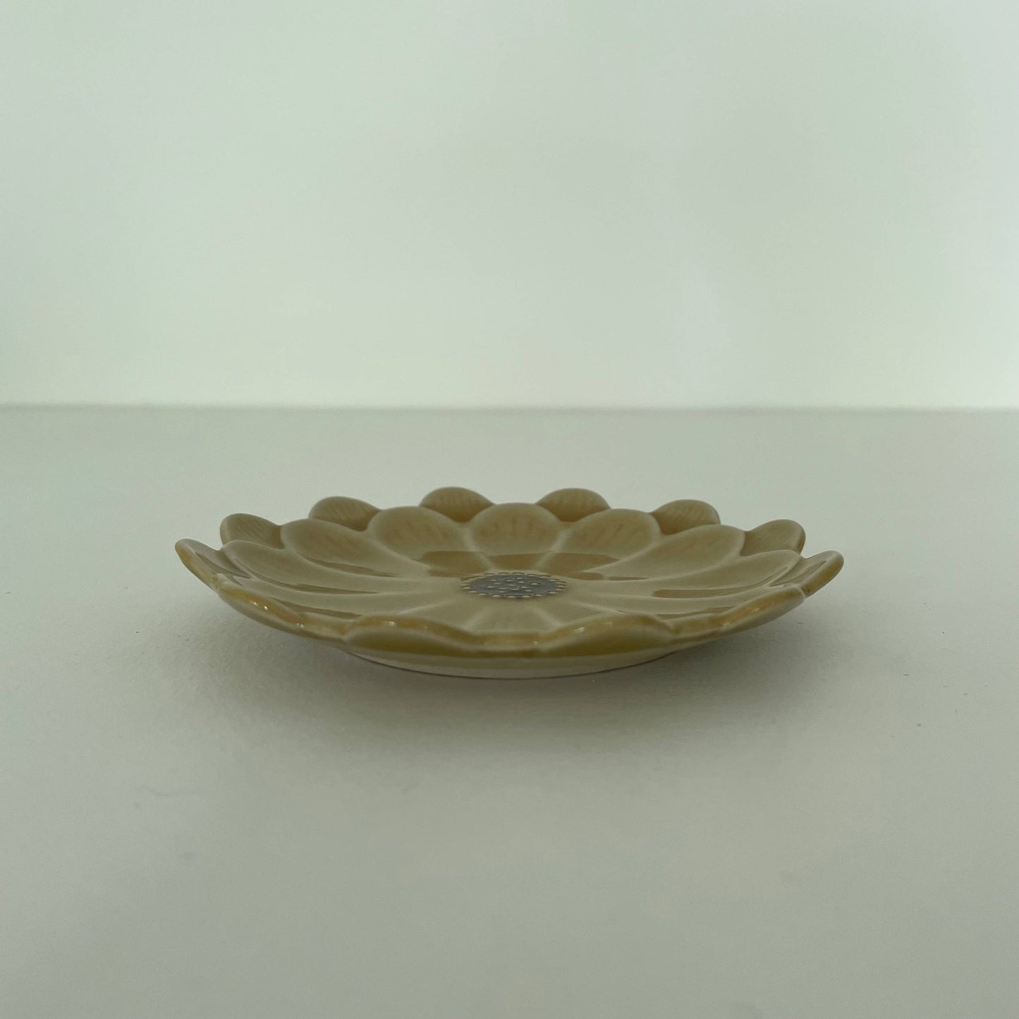 4.5" Handmade small ceramic Japanese daisy flower plate: Mustard