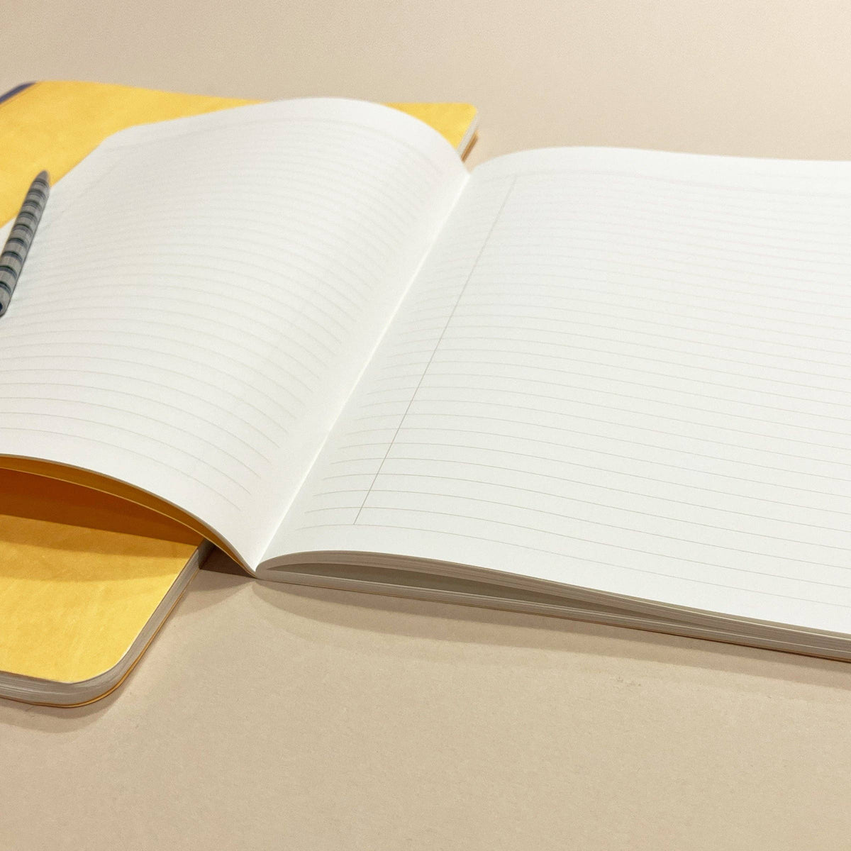 Yellow Cahier Notebook: Lined / A5