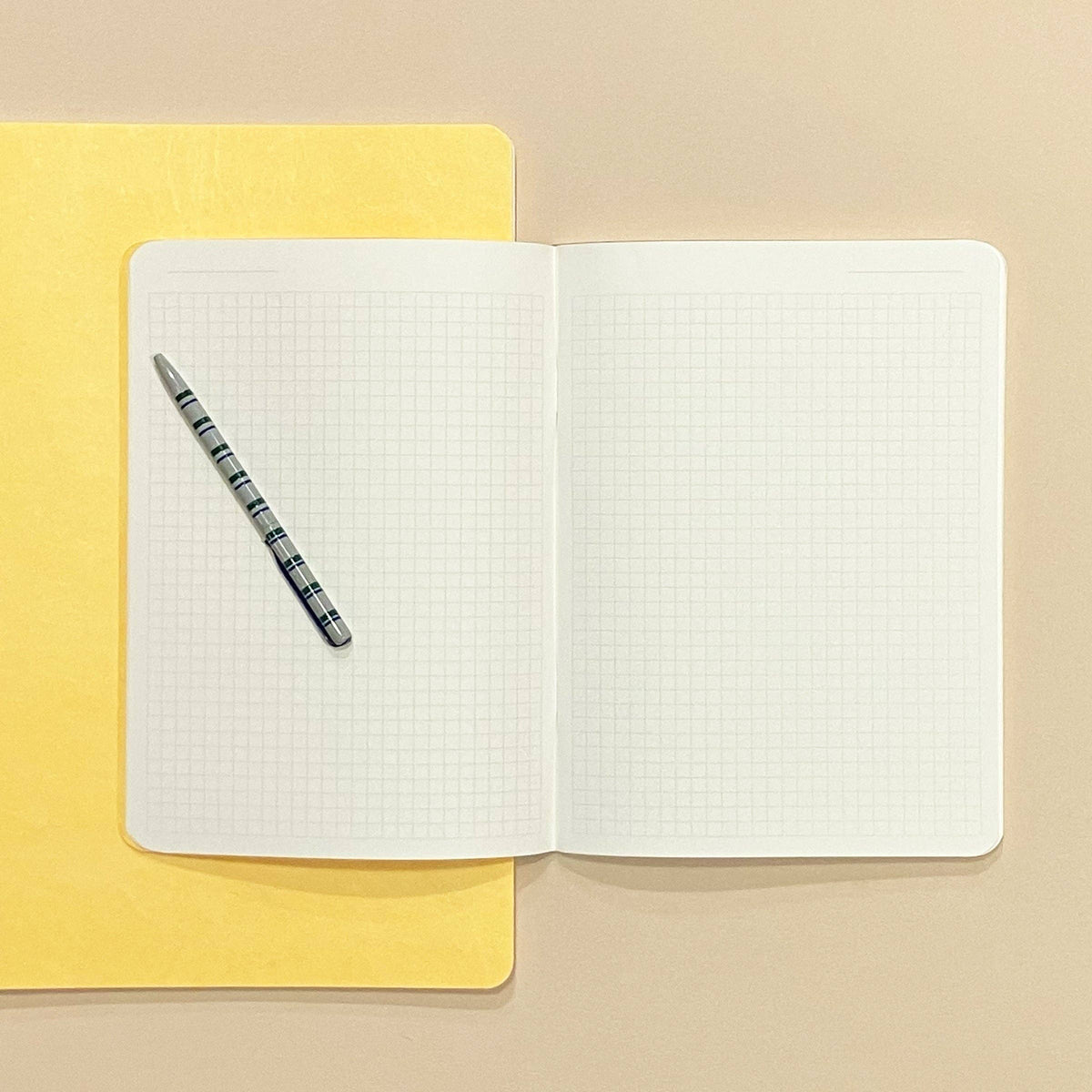 Yellow Cahier Notebook: Lined / A5
