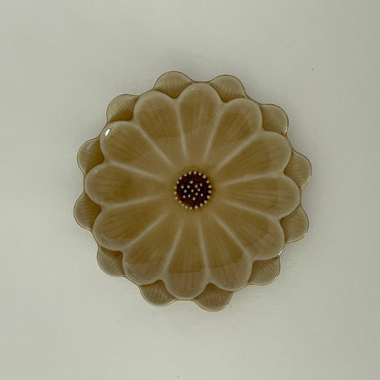 4.5" Handmade small ceramic Japanese daisy flower plate: Mustard