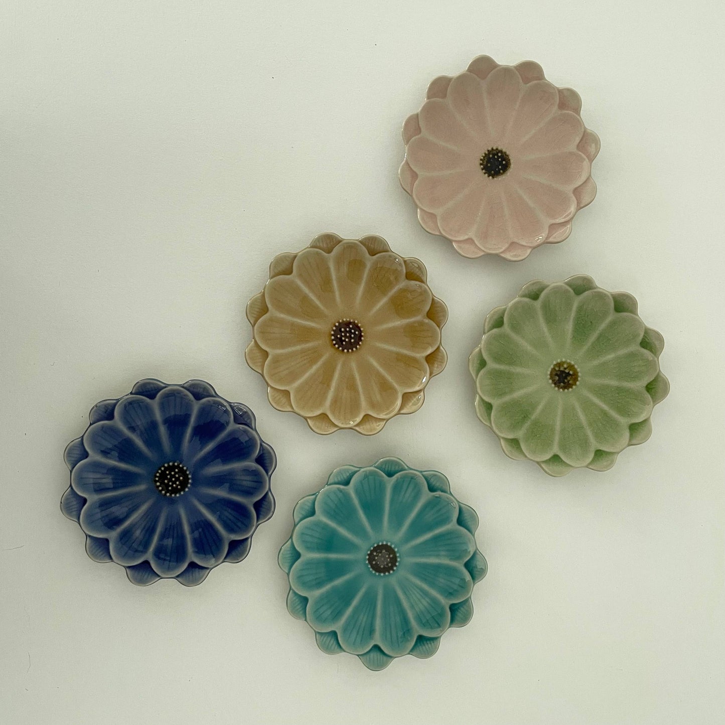 4.5" Handmade small ceramic Japanese daisy flower plate: Mustard